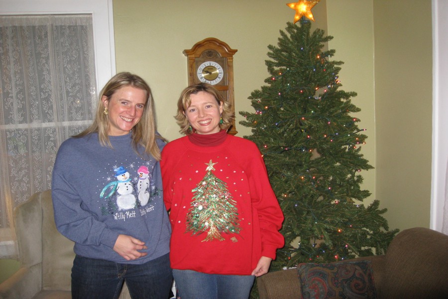 ../image/christmas dinner party - ugly sweatshirts kristin julie 2.jpg